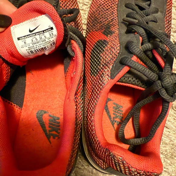 Nike women’s little runner print noble camo grey and red - Picture 11 of 11